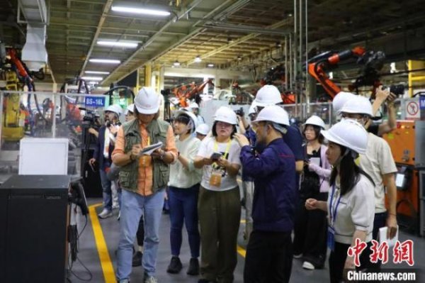 盈富优配 中外记者走进重庆汽车数智工厂 探访现代制造业发展