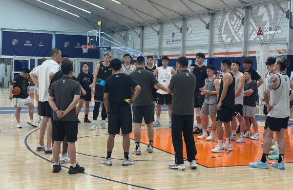 宝利配资 上海明天启程日本拉练，张镇麟晚几天会合，球队将重点签护框大外