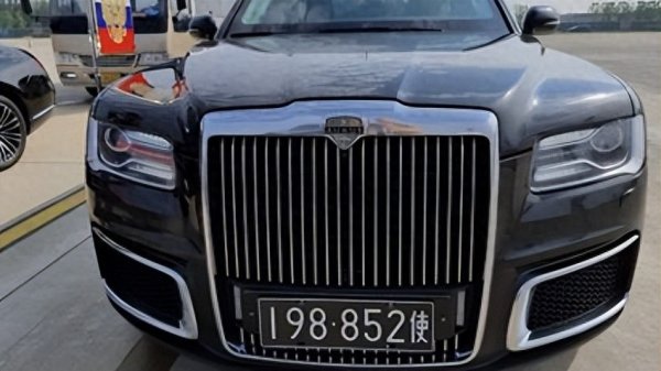 玖富配资 普京专车换上中国车牌后, 有2个8, 牌照数字连一起, 中国网友秒懂