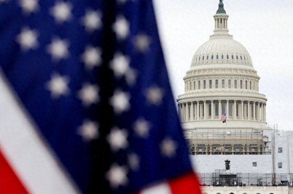 天弘忧配 特朗普盯上中国船只, 还没出手, 中方先下手为强, 绕开美国港口